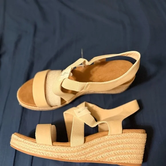 NWT MySoft Beige Cream Brown Feminine Elastic Strap Wedge Sandals – Size 11 - Picture 3 of 6